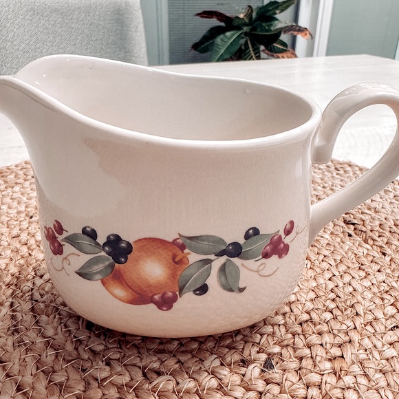 VINTAGE ABUNDANCE Corning Gravy Boat and Under-plate - Picture 2 of 6